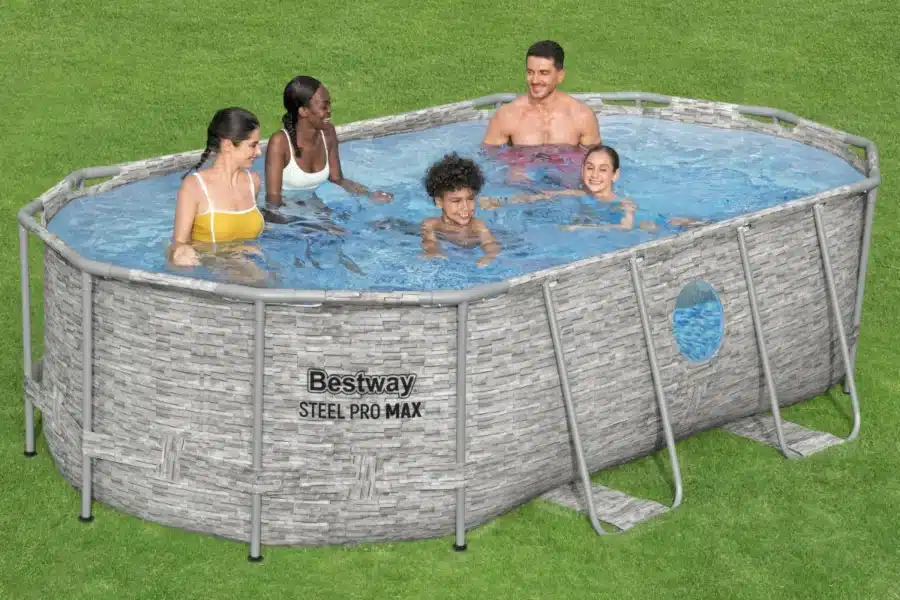 בריכת Bestway Steel Pro Max אובלית עם דופן דמוי בריקים ושני חלונות, משפחה בתוך המים | bestpool
